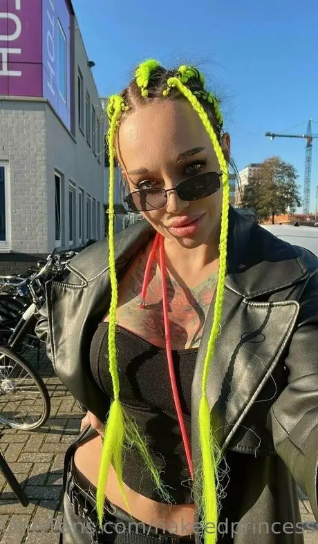 Nakeedprincesss